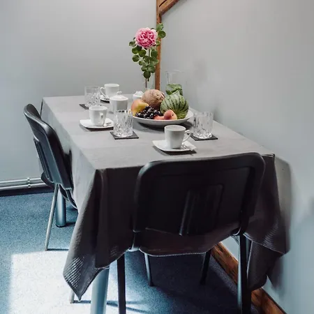 Apartment K21 Stare
